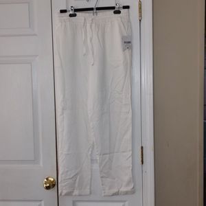 Quintessential  white cropped elatic waist pull on pants  Sz M NWT